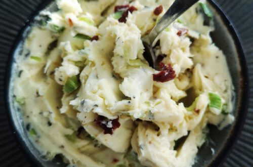 De lekkerste zelfgemaakte kruidenboter met zongedroogde tomaat