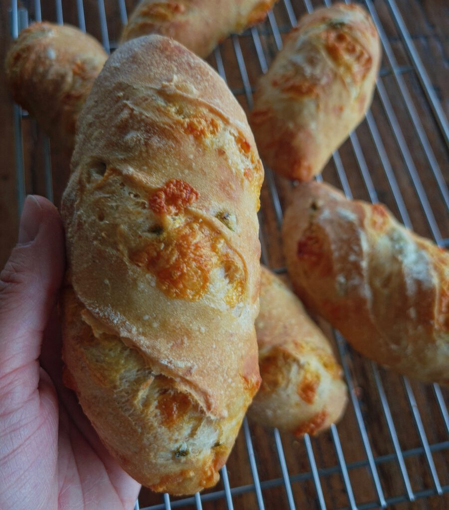 Jalapeño Cheddar Broodjes