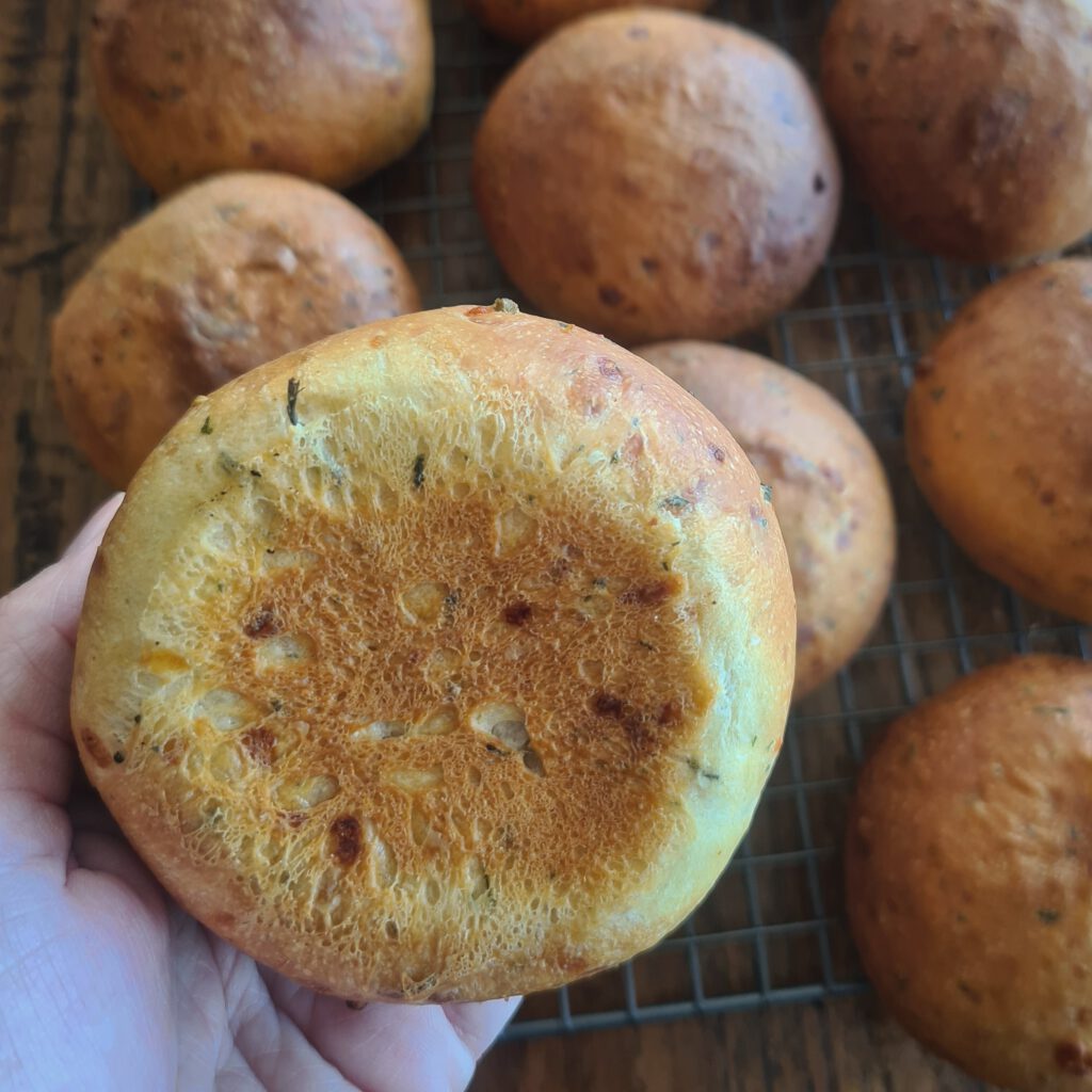 Zachte luchtige kaasbollen