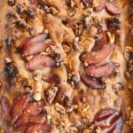 Zoete-focaccia-met-stoofpeertjes-en-walnoten