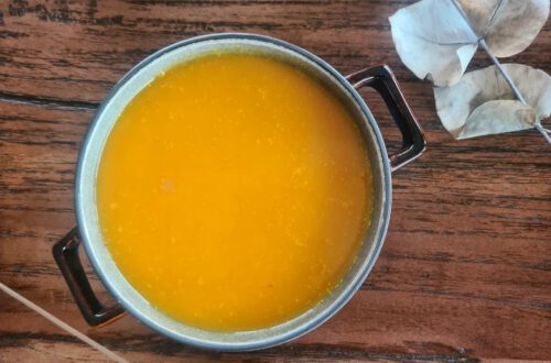 vegan-zoete-aardappel-soep-met-currypasta-en-kokosmelk