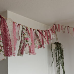 Roze-geboorte-slingers-huren-overijssel