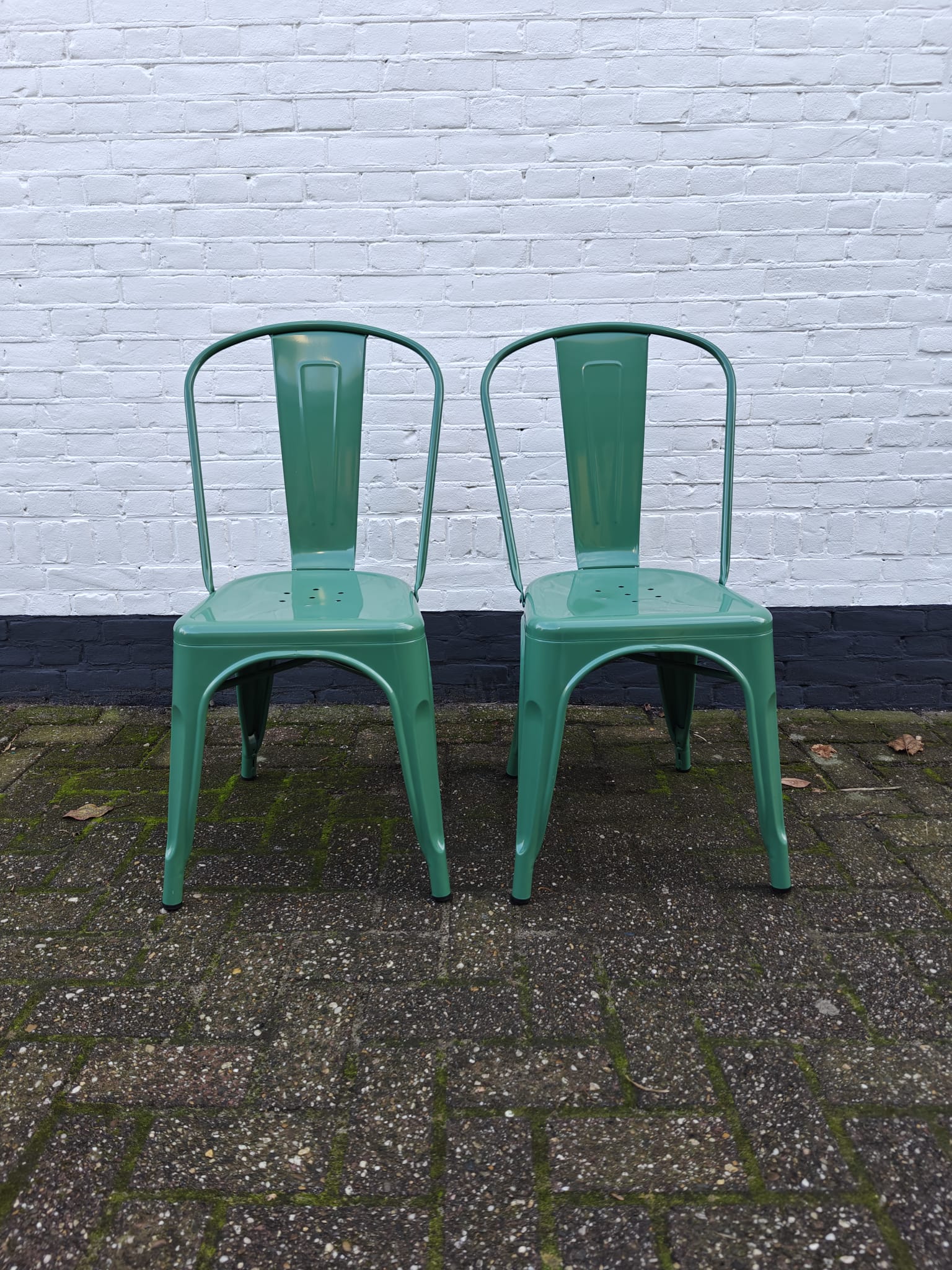 festivaldecoratie-festivalsfeer-groene-gekleurde-stoelen-huren