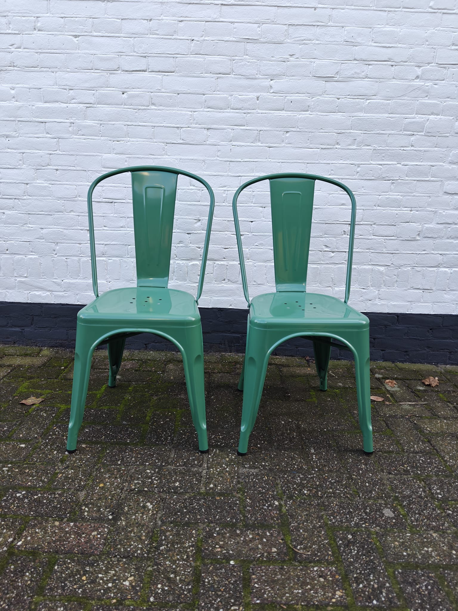 groene-gekleurde-stoelen-huren-festivalbruiloft-zwolle