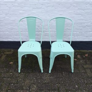 Festivalbruiloft-mintgroene-gekleurde-stoelen-huren-festivalbruiloft-zwolle