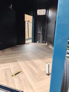 lege-foodtruck-huren-zwolle-opbouw-paardentrailer