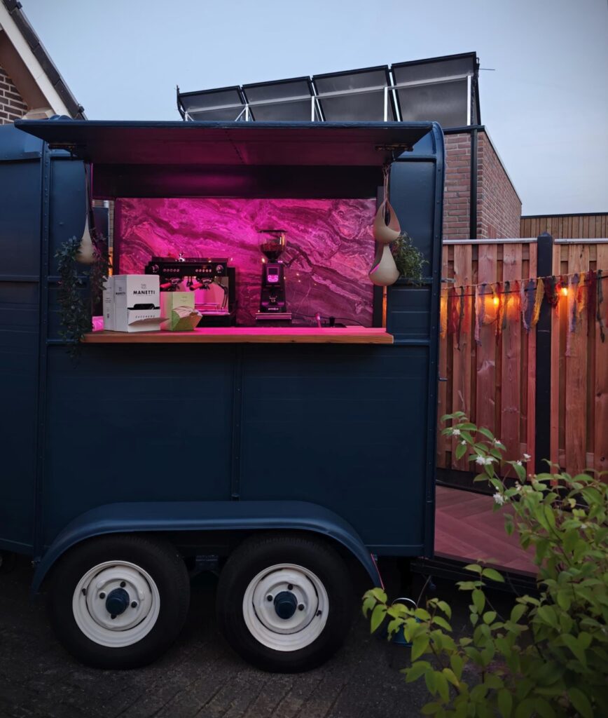 tuinfeest-met-foodtruck-huren-paardentrailer